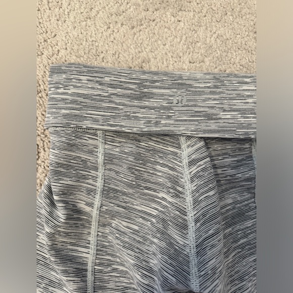 Lululemon 25” leggings - size 4 - Picture 5 of 5